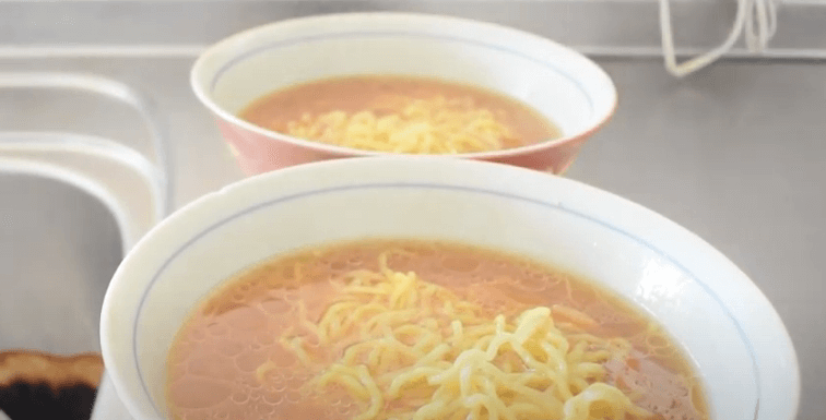 札幌すみれ生ラーメン